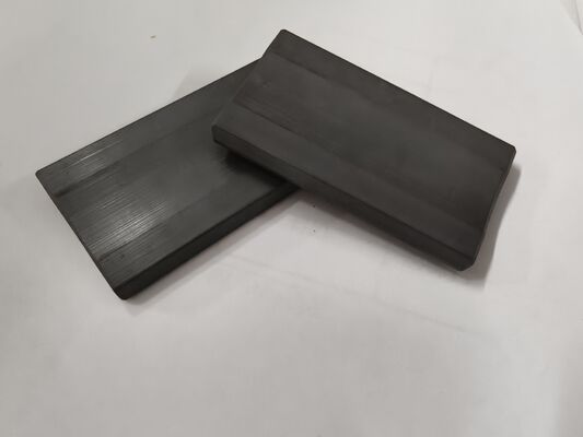 Drijfkracht van meer dan of gelijk aan 1500 Oe gesinterd ferrietmagneet Klasse JC Y3939 JC Y4041 Wet Molding Processing zorgt voor magnetische prestaties